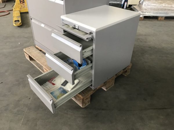 METAL TOOL CUPBOARD  WITH 4 DRAWERS