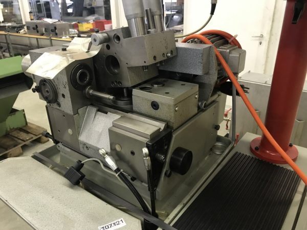 MACHINE A TAILLER "WAHLI" TYPE W-92