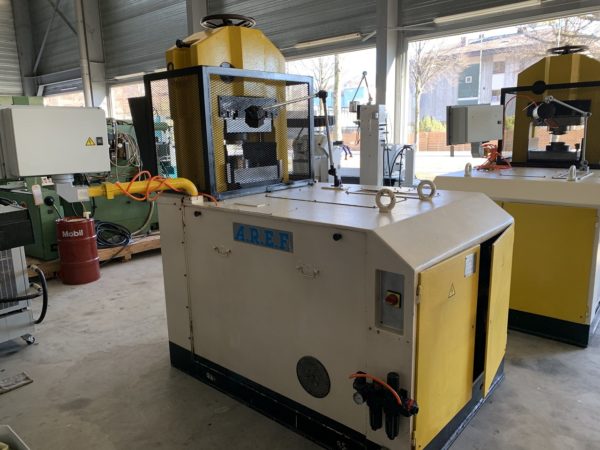 PRESSE A GENOUILLERE "GRABENER" TYPE GK 360