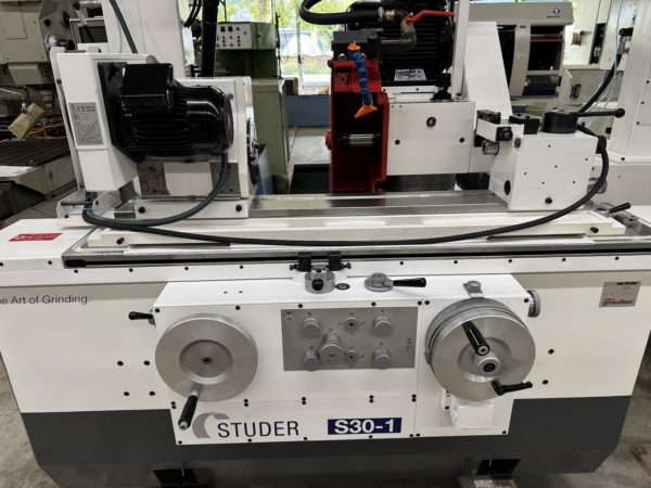 RECTIFIEUSE CYLINDRIQUE STUDER S30-1
hauteur de pointes 125 mm., entre-pointes 650 mm