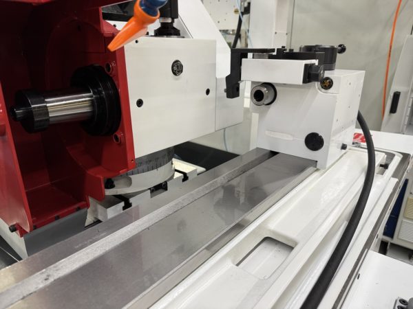 RECTIFIEUSE CYLINDRIQUE STUDER S30-1
hauteur de pointes 125 mm., entre-pointes 650 mm