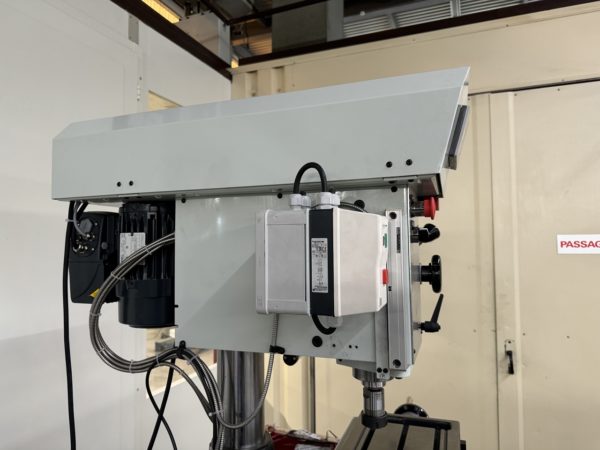 PERCEUSE FRAISEUSE "CINCINNATI" TYPE NFT-320 V