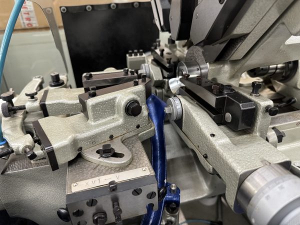 TOUR AUTOMATIQUE A DECOLLETER "TORNOS" TYPE M-7