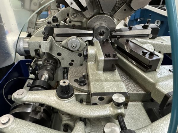 TOUR AUTOMATIQUE A DECOLLETER "TORNOS" TYPE M-7