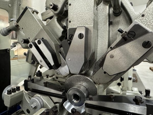 TOUR AUTOMATIQUE A DECOLLETER "TORNOS" TYPE M-7