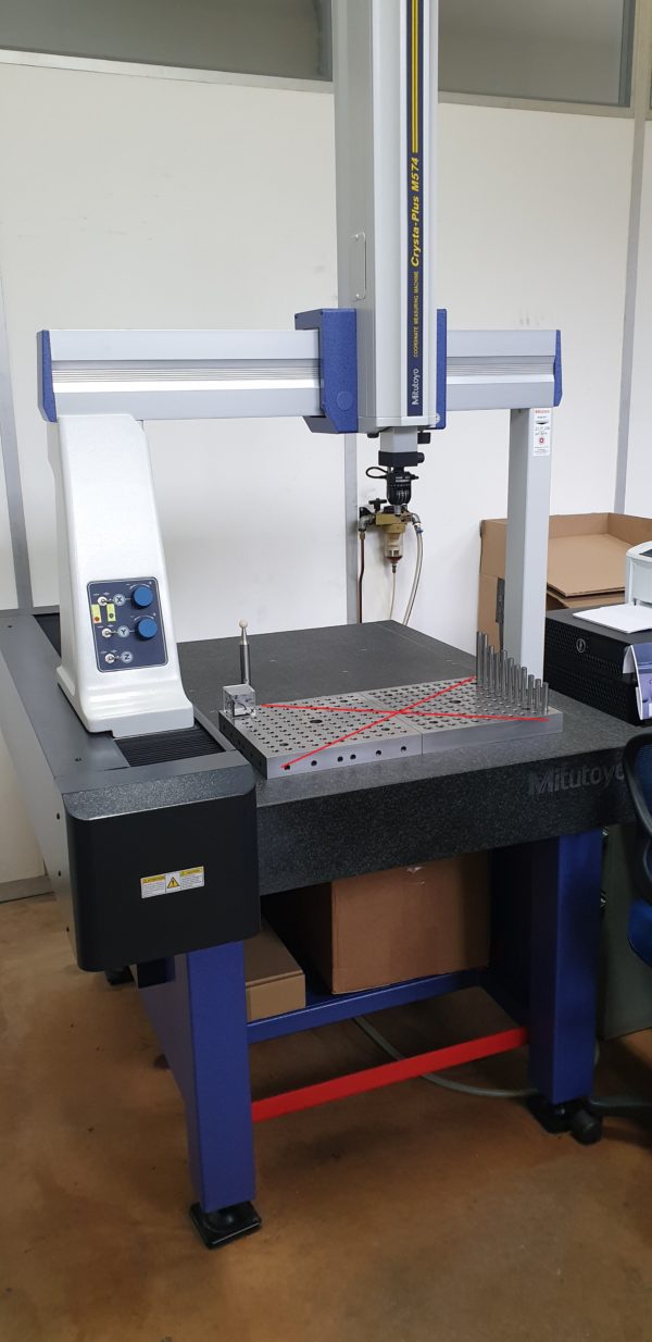 MACHINE DE MESURE 3D "MITUTOYO" CRYSTA-PLUS M574 MAN CMM