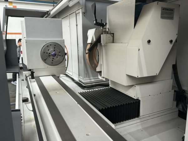 CNC RUNDSCHLEIFMASCHINE "GER" TYP CP-3000 CNC
