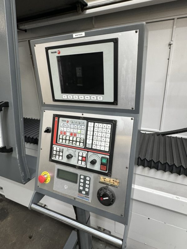CNC RUNDSCHLEIFMASCHINE "GER" TYP CP-3000 CNC