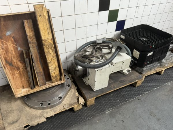 CNC RUNDSCHLEIFMASCHINE "GER" TYP CP-3000 CNC