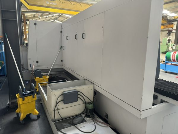 CNC RUNDSCHLEIFMASCHINE "GER" TYP CP-3000 CNC