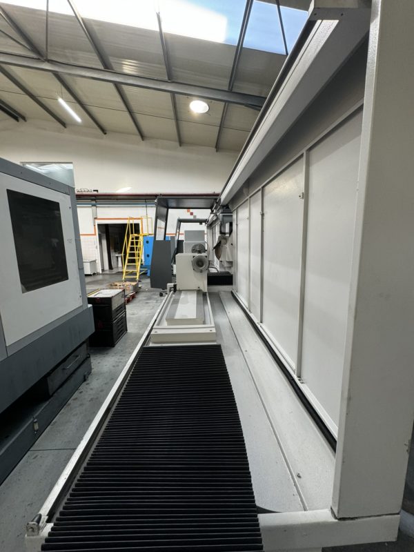 CNC RUNDSCHLEIFMASCHINE "GER" TYP CP-3000 CNC