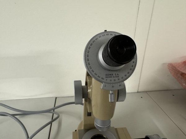 Microscope de mesure Isoma M 102
grossissement 50x ; courses 20x30 mm.