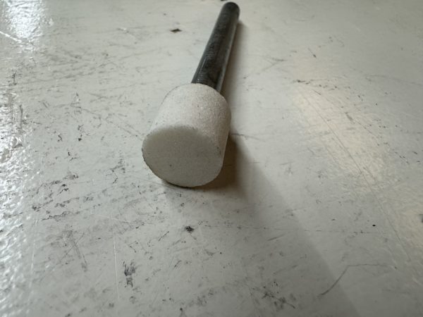SET OF CYLINDRICAL GRINDING WHEELS 16x16x8 ON SHAFT 80x8
(34 pcs.)
