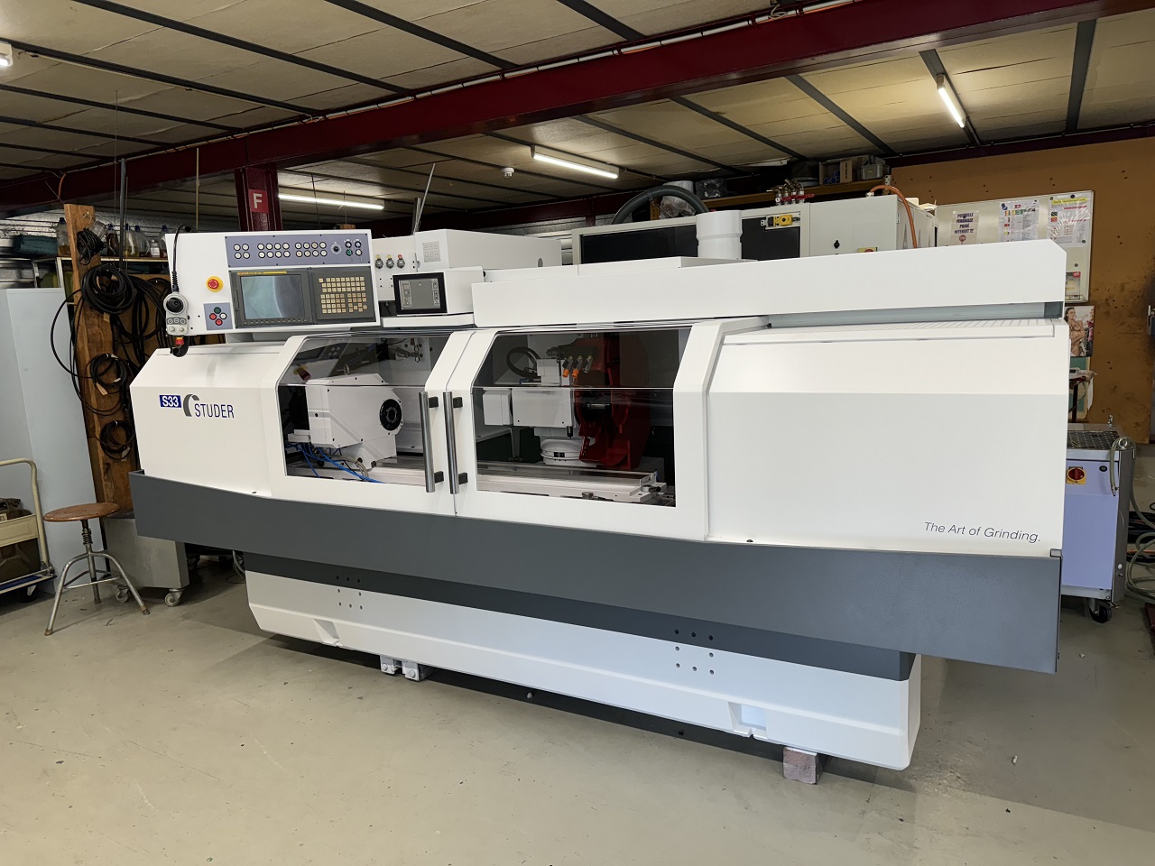 RECTIFIEUSE CNC CYLINDRIQUE STUDER S-33 CNC
Année 2003 avec Fanuc 21i-TB - Axe B
entre-pointe 1000
hauteur de pointe 175