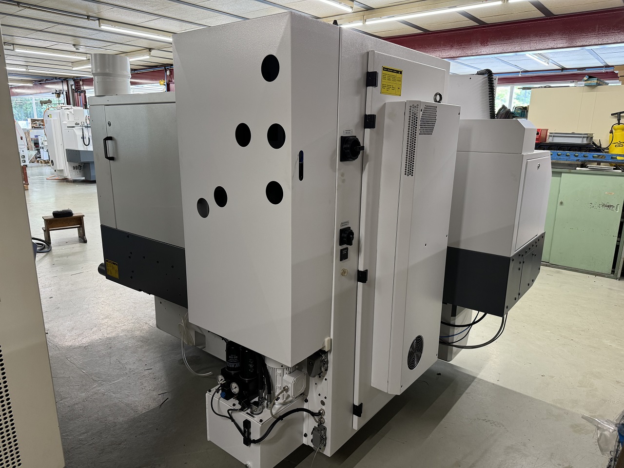 RECTIFIEUSE CNC CYLINDRIQUE STUDER S-33 CNC
Année 2003 avec Fanuc 21i-TB - Axe B
entre-pointe 1000
hauteur de pointe 175