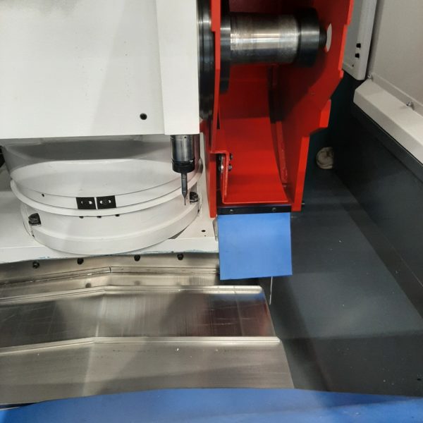 RECTIFIEUSE CNC CYLINDRIQUE STUDER S-33 CNC
Année 2003 avec Fanuc 21i-TB - Axe B
entre-pointe 1000
hauteur de pointe 175