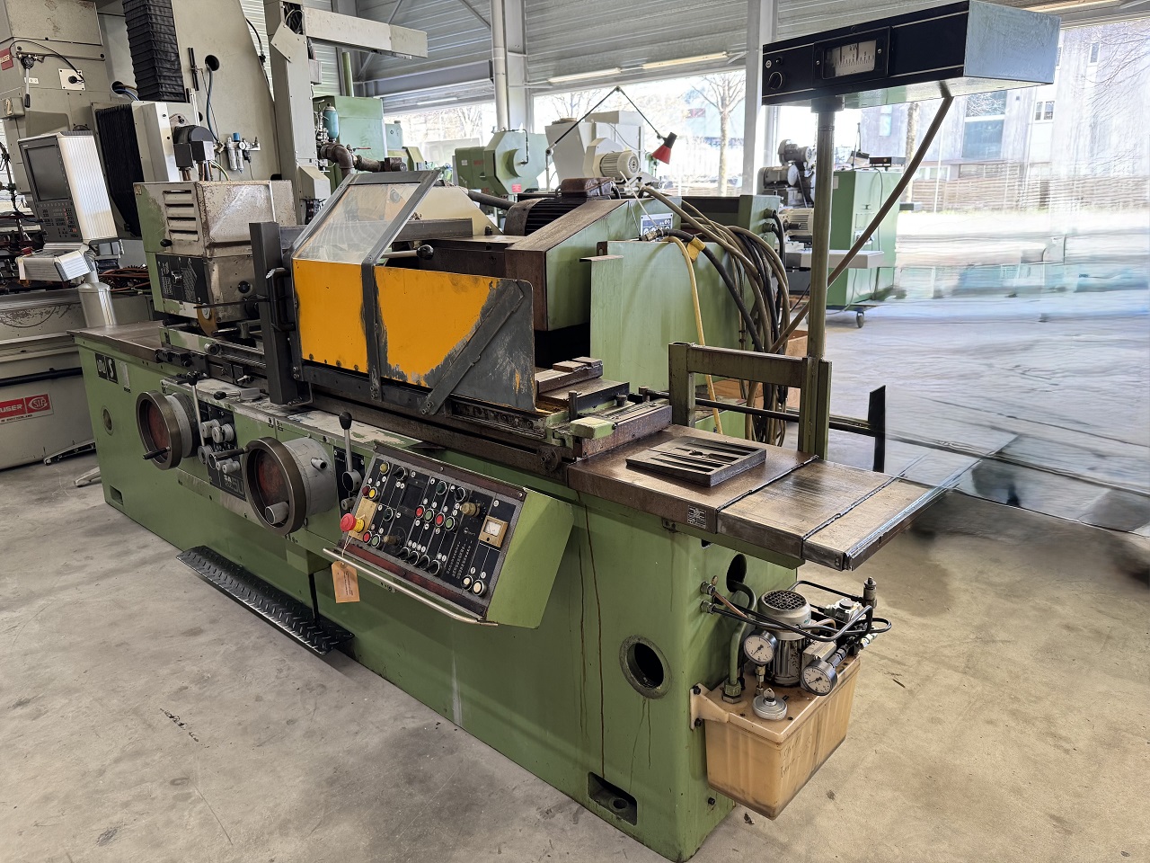 RECTIFIEUSE CYLINDRIQUE "WMW" TYPE SA 6 U x1000 RECTIFIEUSE CYLINDRIQUE "WMW" TYPE SA 6 U x1000