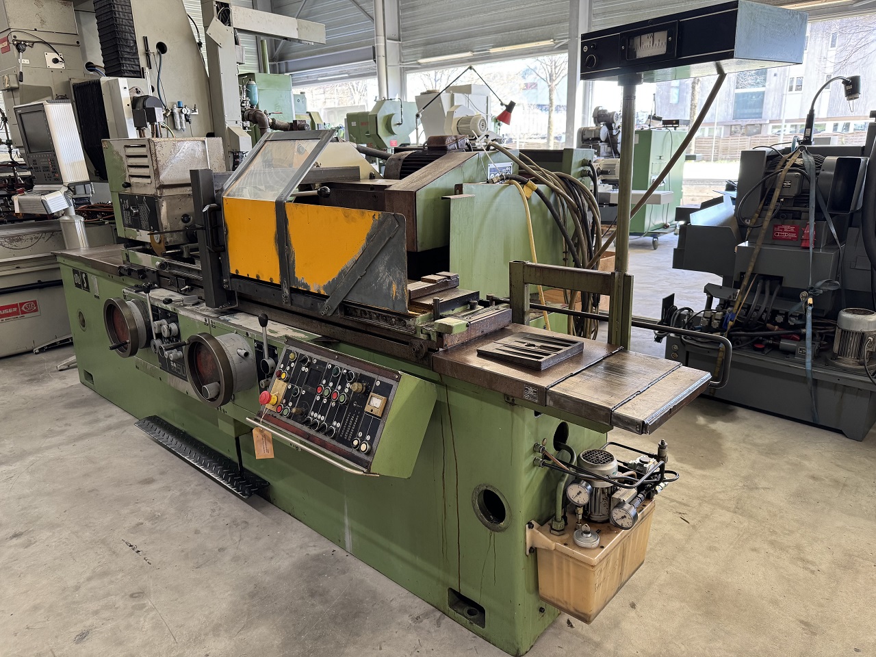 RECTIFIEUSE CYLINDRIQUE "WMW" TYPE SA 6 U x1000 RECTIFIEUSE CYLINDRIQUE "WMW" TYPE SA 6 U x1000