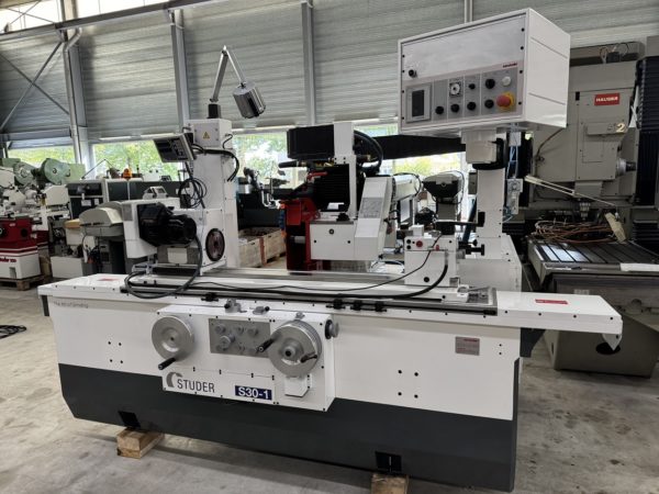 RECTIFIEUSE CYLINDRIQUE "STUDER" S30-1
entre-pointe 1000 mm ; hauteur pointe 125 mm
lecture digitale Fagor 2 axes