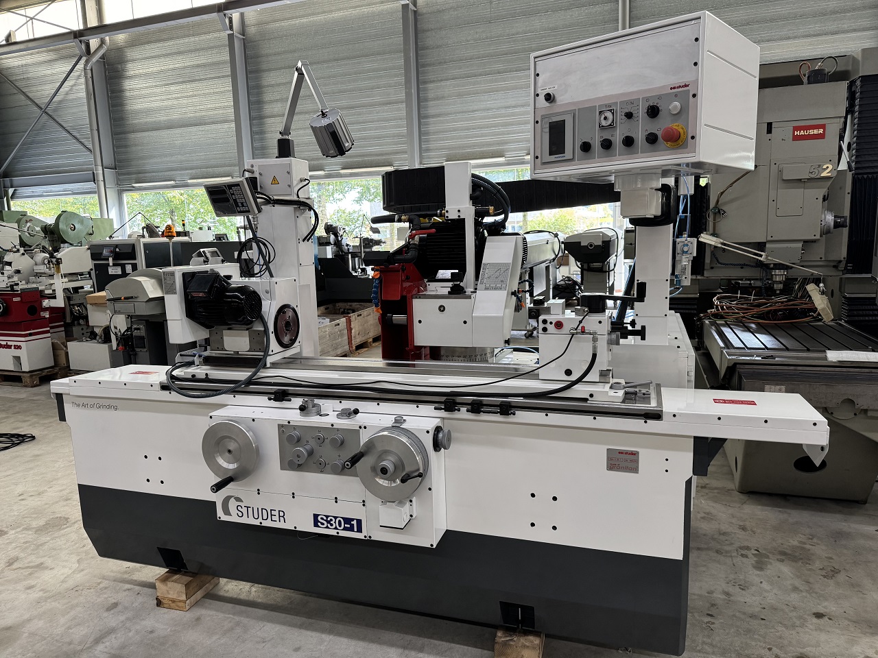 RECTIFIEUSE CYLINDRIQUE "STUDER" S30-1
entre-pointe 1000 mm ; hauteur pointe 125 mm
lecture digitale Fagor 2 axes RECTIFIEUSE CYLINDRIQUE "STUDER" S30-1
entre-pointe 1000 mm ; hauteur pointe 125 mm
lecture digitale Fagor 2 axes