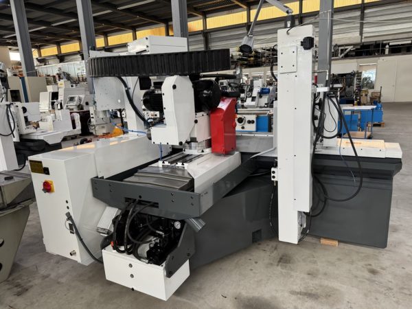 RECTIFIEUSE CYLINDRIQUE "STUDER" S30-1
entre-pointe 1000 mm ; hauteur pointe 125 mm
lecture digitale Fagor 2 axes