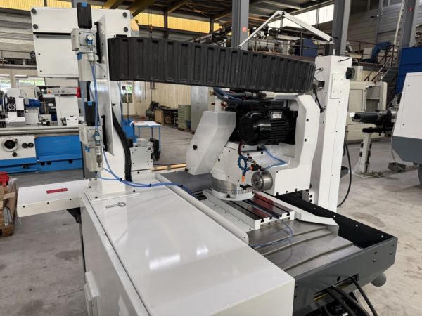 RECTIFIEUSE CYLINDRIQUE "STUDER" S30-1
entre-pointe 1000 mm ; hauteur pointe 125 mm
lecture digitale Fagor 2 axes