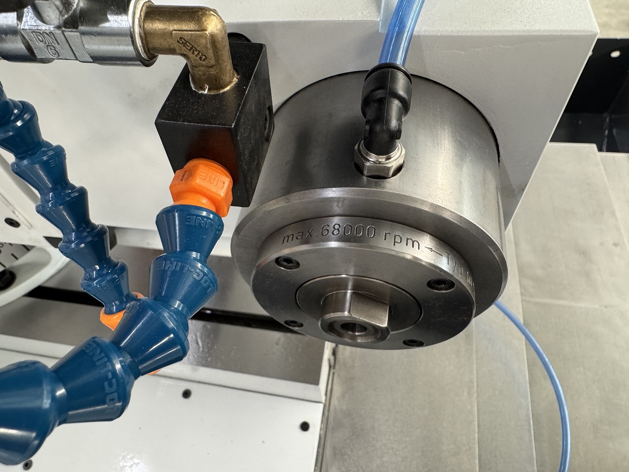 RECTIFIEUSE CYLINDRIQUE "STUDER" S30-1
entre-pointe 1000 mm ; hauteur pointe 125 mm
lecture digitale Fagor 2 axes RECTIFIEUSE CYLINDRIQUE "STUDER" S30-1
entre-pointe 1000 mm ; hauteur pointe 125 mm
lecture digitale Fagor 2 axes