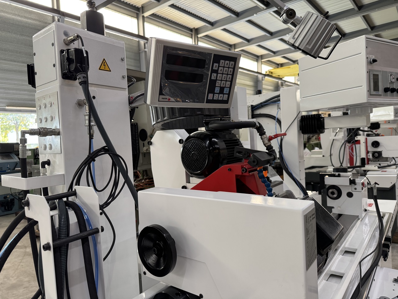 RECTIFIEUSE CYLINDRIQUE "STUDER" S30-1
entre-pointe 1000 mm ; hauteur pointe 125 mm
lecture digitale Fagor 2 axes RECTIFIEUSE CYLINDRIQUE "STUDER" S30-1
entre-pointe 1000 mm ; hauteur pointe 125 mm
lecture digitale Fagor 2 axes