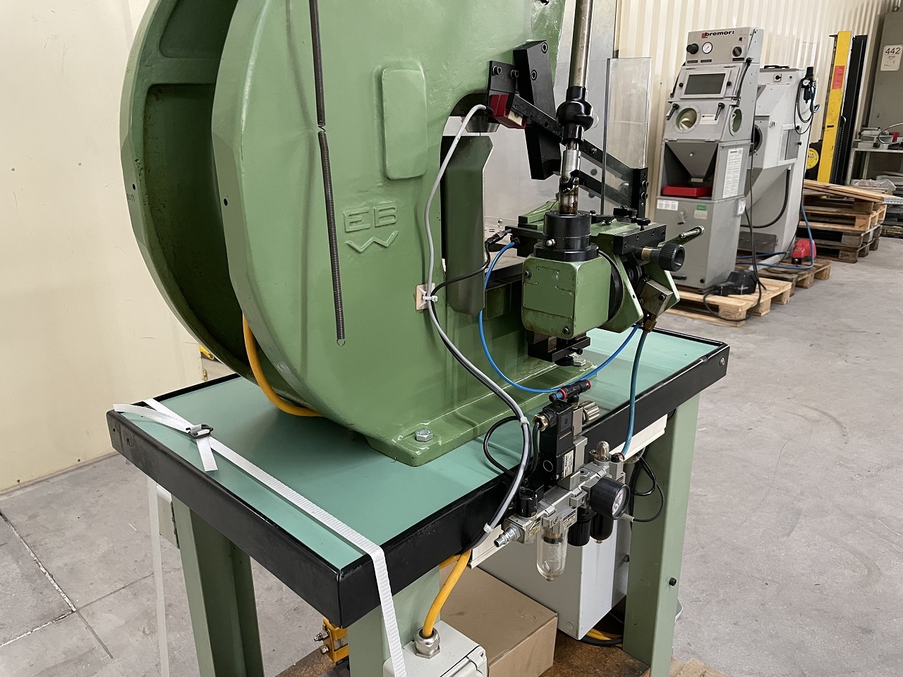 PRESSE EXCENTRIQUE "BEUTLER" D8-200 PRESSE EXCENTRIQUE "BEUTLER" D8-200