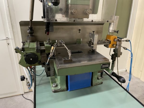 PRESSE EXCENTRIQUE "BEUTLER" D8-200