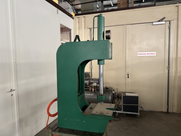Hydraulische Presse COMPAC Typ MPC 10
