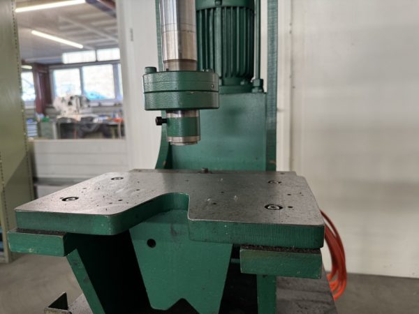 Hydraulische Presse COMPAC Typ MPC 10