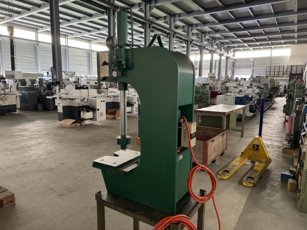 Hydraulische Presse COMPAC Typ MPC 10