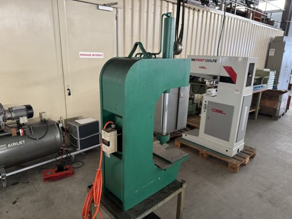Hydraulische Presse COMPAC Typ MPC 10
