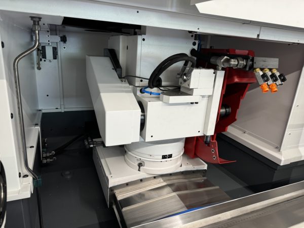 RECTIFIEUSE CNC CYLINDRIQUE STUDER S-33 CNC
Année 2003 avec Fanuc 21i-TB
rectification avec 1x meule inérieur et 1x extérieur
entre-pointe 650
hauteur de pointe 175
