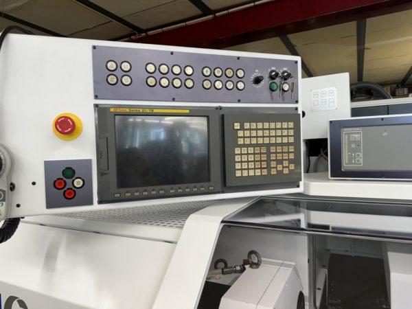 RECTIFIEUSE CNC CYLINDRIQUE STUDER S-33 CNC
Année 2003 avec Fanuc 21i-TB
rectification avec 1x meule inérieur et 1x extérieur
entre-pointe 650
hauteur de pointe 175