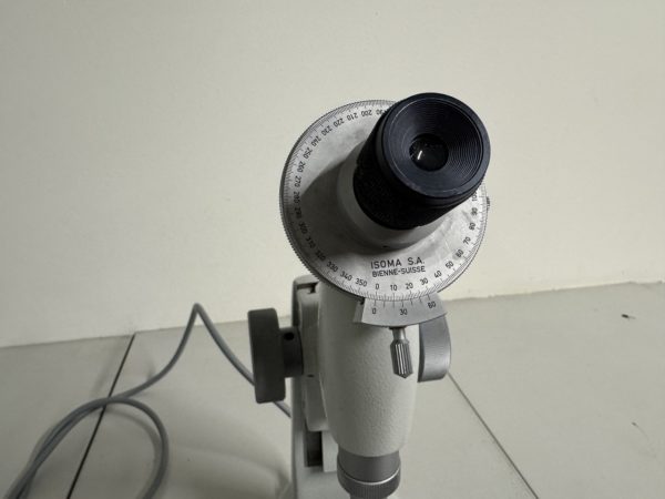 Messmikroskop Isoma M 102
Vergrößerung 50x ; Hübe 20x30 mm.