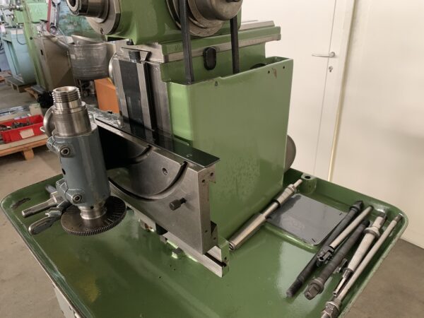 FRAISEUSE UNIVERSELLE "SCHAUBLIN" TYPE 12