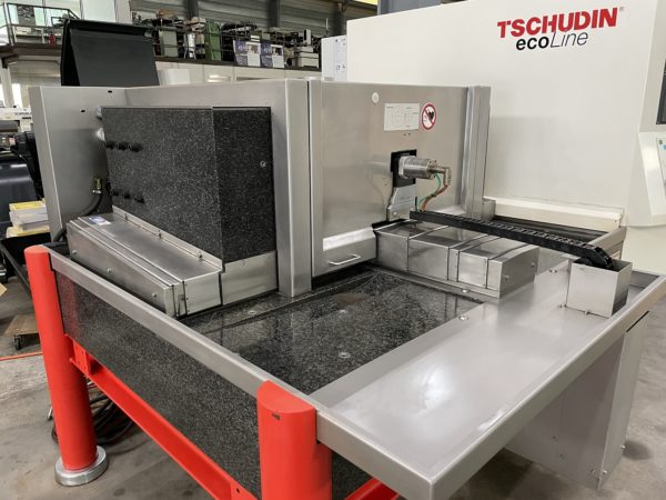 RECTIFIEUSE CENTERLESS "TSCHUDIN" ECOLINE 400 CNC
contrôle Fanuc 21i-MB unité de dressage Dr. Kaiser, 
Révision par Tschudin Suisse en 2017
Year 2006