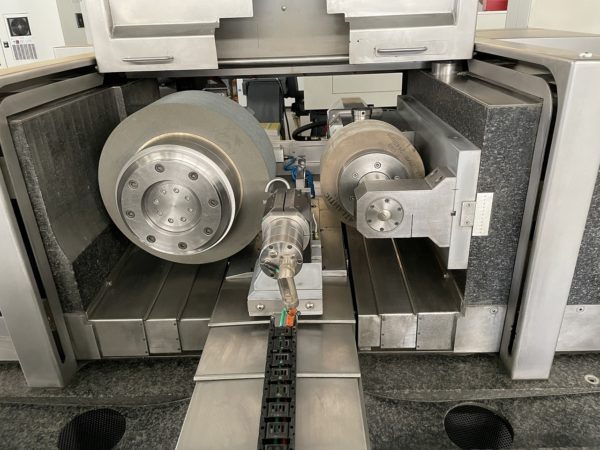 RECTIFIEUSE CENTERLESS "TSCHUDIN" ECOLINE 400 CNC
contrôle Fanuc 21i-MB unité de dressage Dr. Kaiser, 
Révision par Tschudin Suisse en 2017
Year 2006