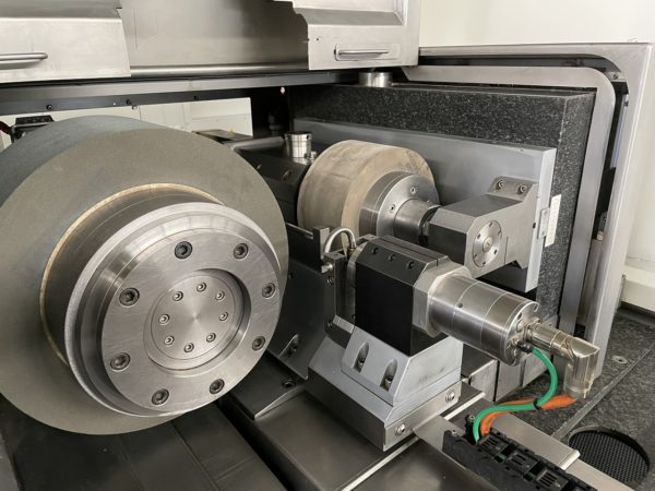 RECTIFIEUSE CENTERLESS "TSCHUDIN" ECOLINE 400 CNC
contrôle Fanuc 21i-MB unité de dressage Dr. Kaiser, 
Révision par Tschudin Suisse en 2017
Year 2006