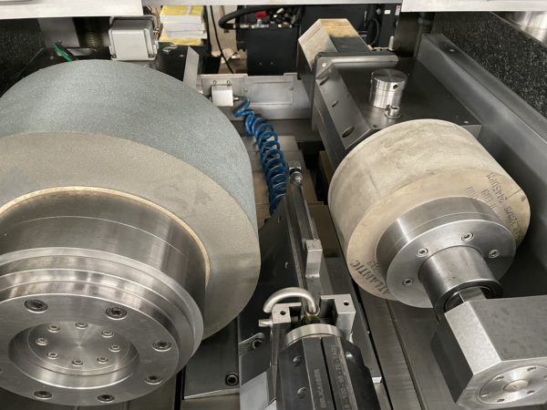 RECTIFIEUSE CENTERLESS "TSCHUDIN" ECOLINE 400 CNC
contrôle Fanuc 21i-MB unité de dressage Dr. Kaiser, 
Révision par Tschudin Suisse en 2017
Year 2006
