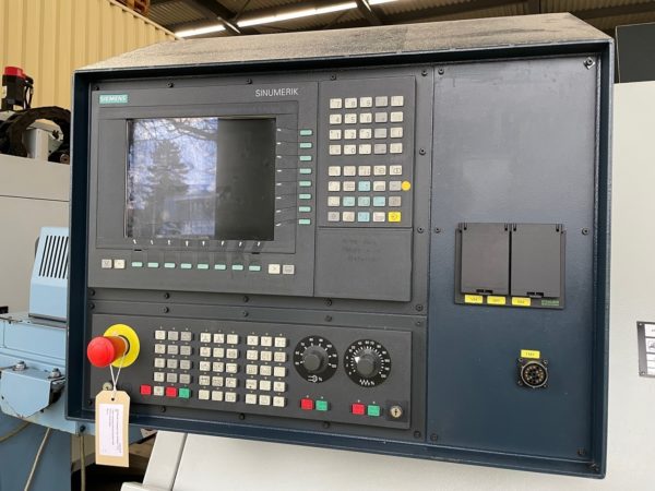 NC TURNING CENTER "SPINNER" TYPE TM