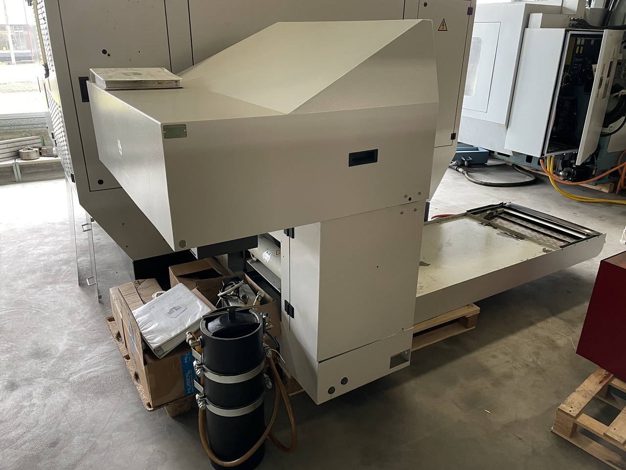 NC TURNING CENTER "SPINNER" TYPE TM