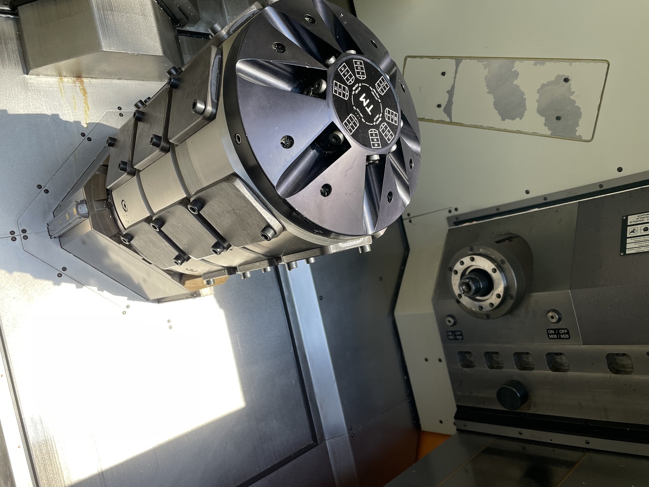 NC TURNING CENTER "SPINNER" TYPE TM