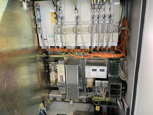 NC TURNING CENTER "SPINNER" TYPE TM