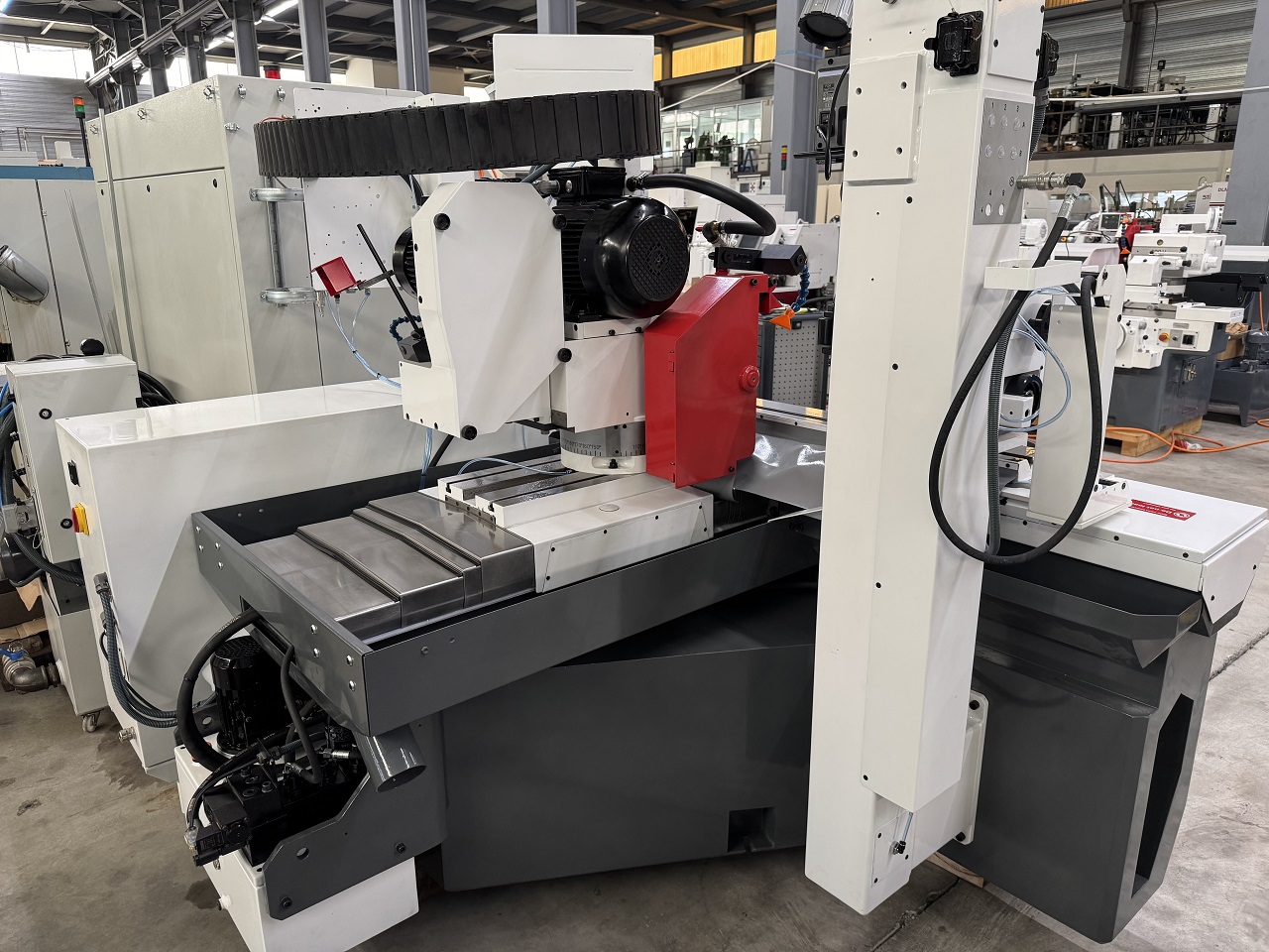 RECTIFIEUSE CYLINDRIQUE STUDER S30-1
hauteur de pointes 125 mm., entre-pointes 650 mm