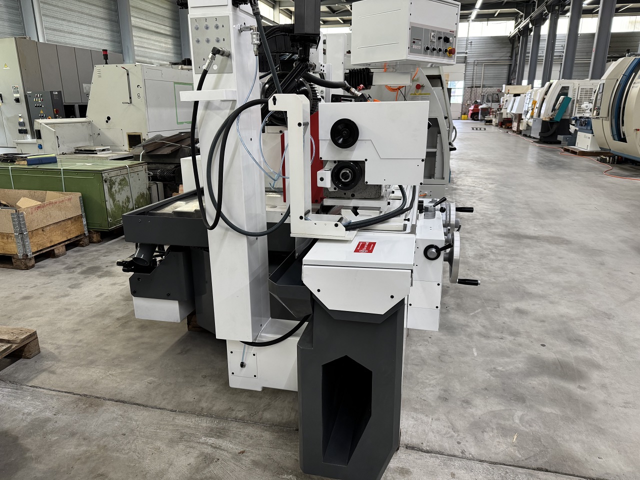 RECTIFIEUSE CYLINDRIQUE STUDER S30-1
hauteur de pointes 125 mm., entre-pointes 650 mm