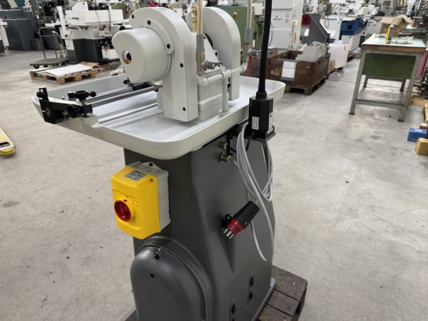 GRINDING MACHINE AGATHON TYPE 175-A