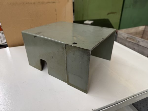CAPOT D'EQUERRE PORTE-VANNE POUR CHARGEUR WAHLI W38
